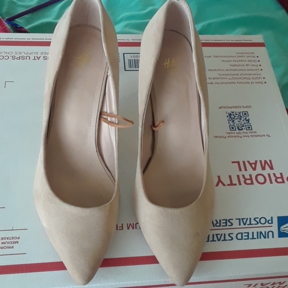 Heels - Picture 3 of 4